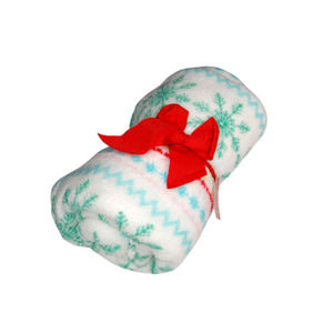 NWT White Microfleece Plush Throw Blanket with snowflakes New With Tag